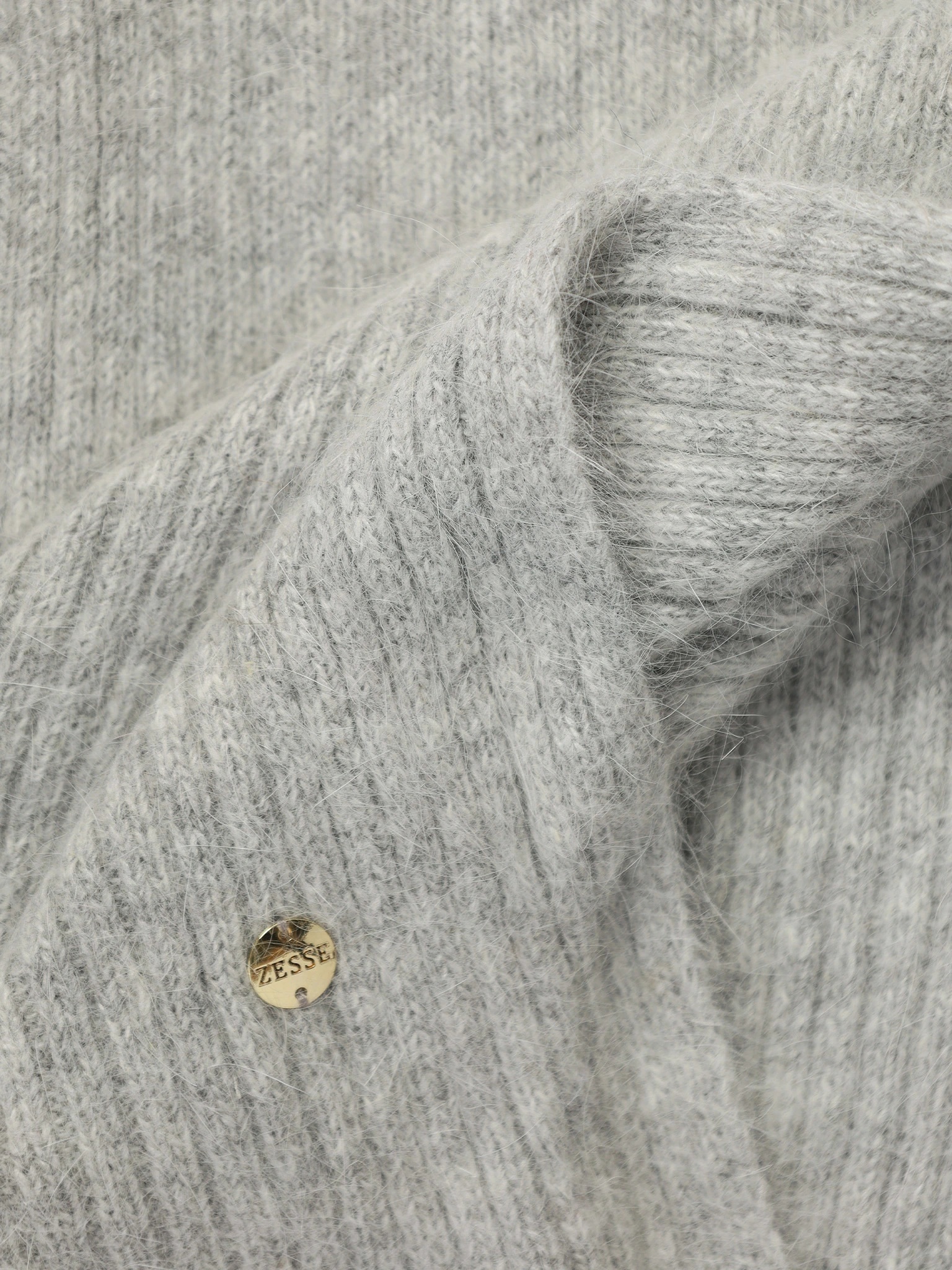 Шарф с декоративной нашивкой в ассортименте